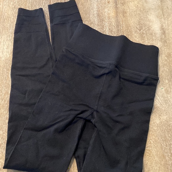 Fabletics High-waisted sculpknit classic legging, black, Small, NWT - Picture 4 of 5